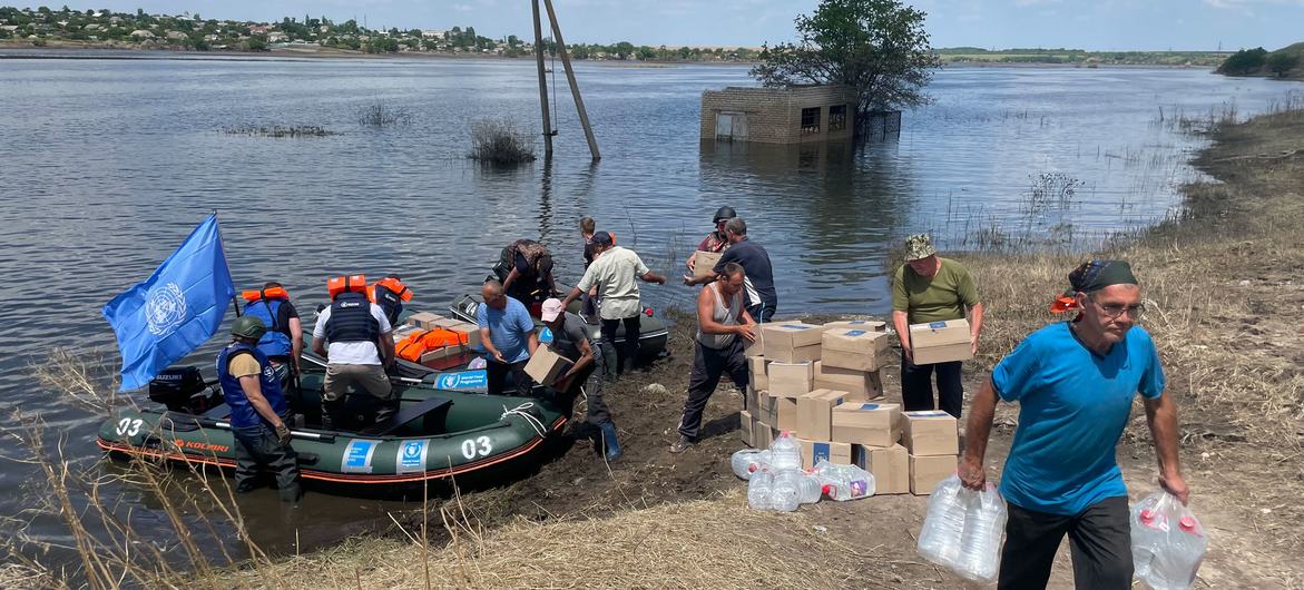 UN staff deliver life-saving water and food to some 500 families in a small village near Kherson, about 15 kilometres from the front line in Ukraine.