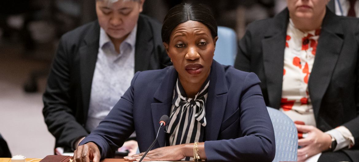 Edem Wosornu, Director of Operations and Advocacy of the Office for the Coordination of Humanitarian Affairs, briefs the Security Council meeting on maintenance of peace and security in Ukraine.