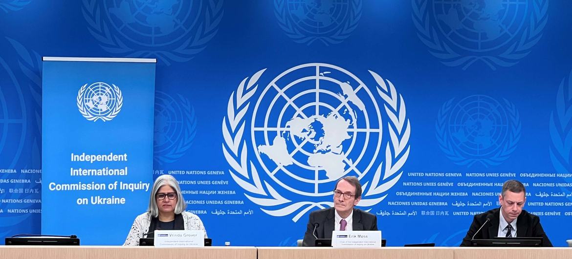 Erik Møse, Chair of Independent International Commission of Inquiry on Ukraine (centre), Commissioner Vrinda Grover (left) and moderator Todd Pitman, OHCHR, at a press conference in Geneva