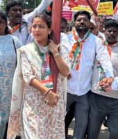 MAHAVIKAS AGHADI LEADS FARMERS MARCH IN SOLAPUR; DEMANDING CHANGE!